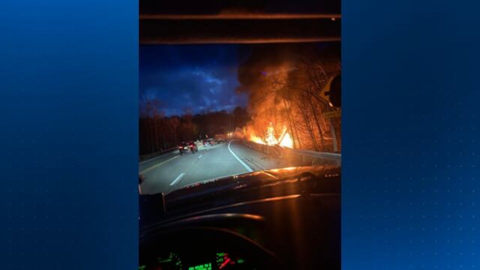 3 dead, 5 others taken to hospital after fiery crash in Fayette County