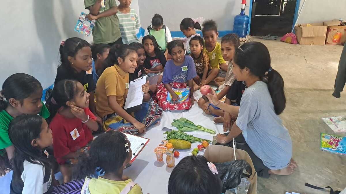 Dosen dan Mahasiswa Tribuana Kalabahi Dorong Literasi Sains Anak dengan Pembelajaran Kontekstual