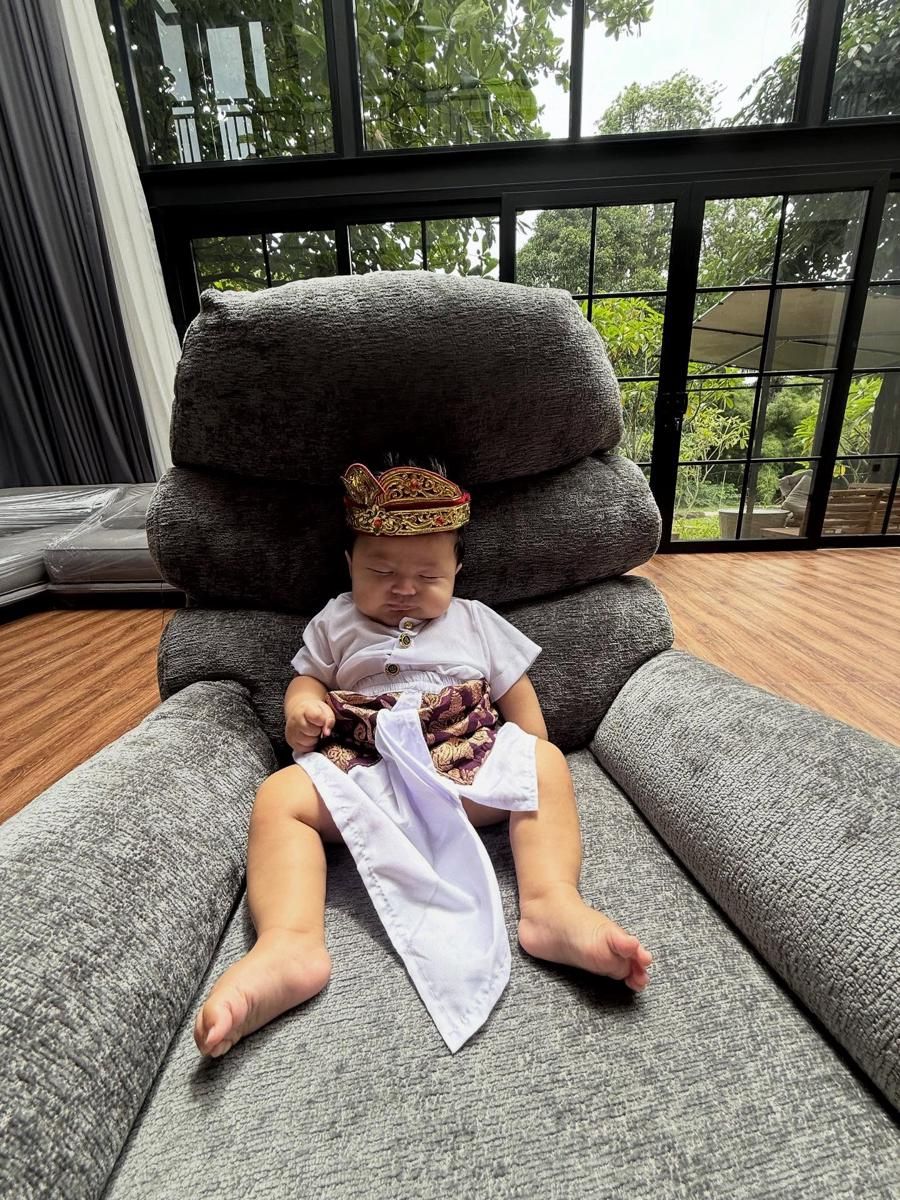 Potret Andrew dalam Baju Adat Bali yang Menggemaskan!