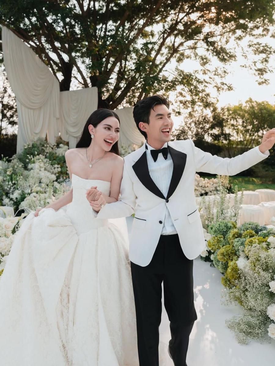 10 Foto Pernikahan Davika Hoorne dan Ter Chantavit yang Romantis