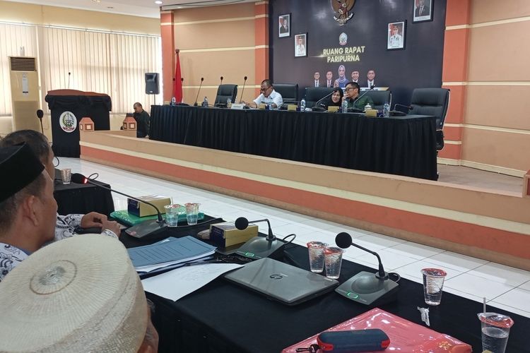 Sidang RDP Kasus Pemecatan Guru Abdul Muis dan Rasnal Digelar, Pejabat Disdik Mangkir