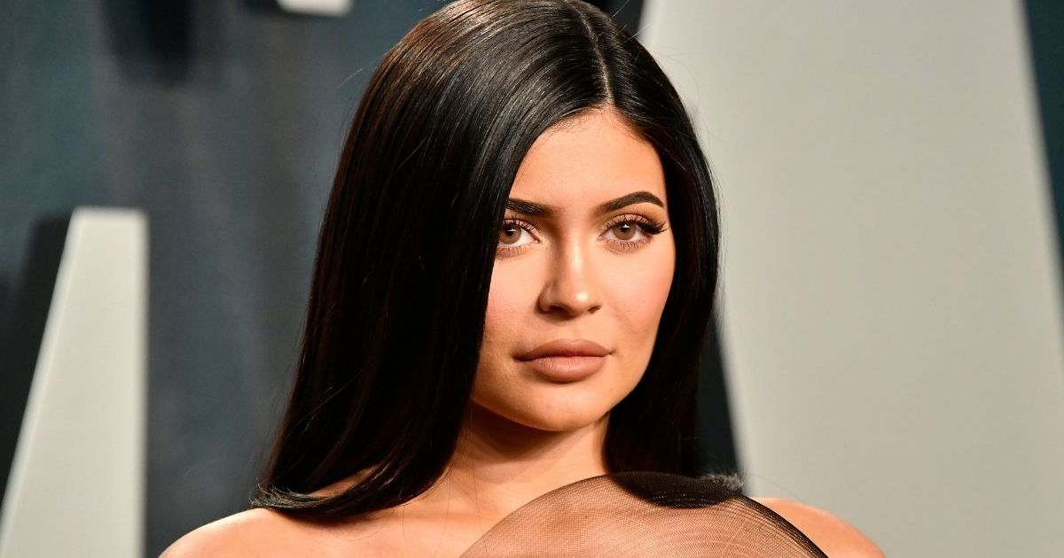 Kylie Jenner Flaunts Her Toned Back in MiniDress