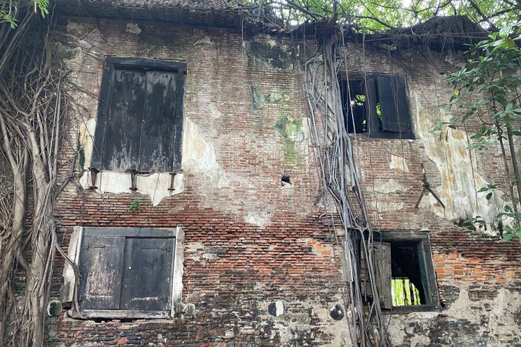 Kasteel Batavia, Sisa Kejayaan VOC yang Terlupakan di Tengah Sampah dan Truk