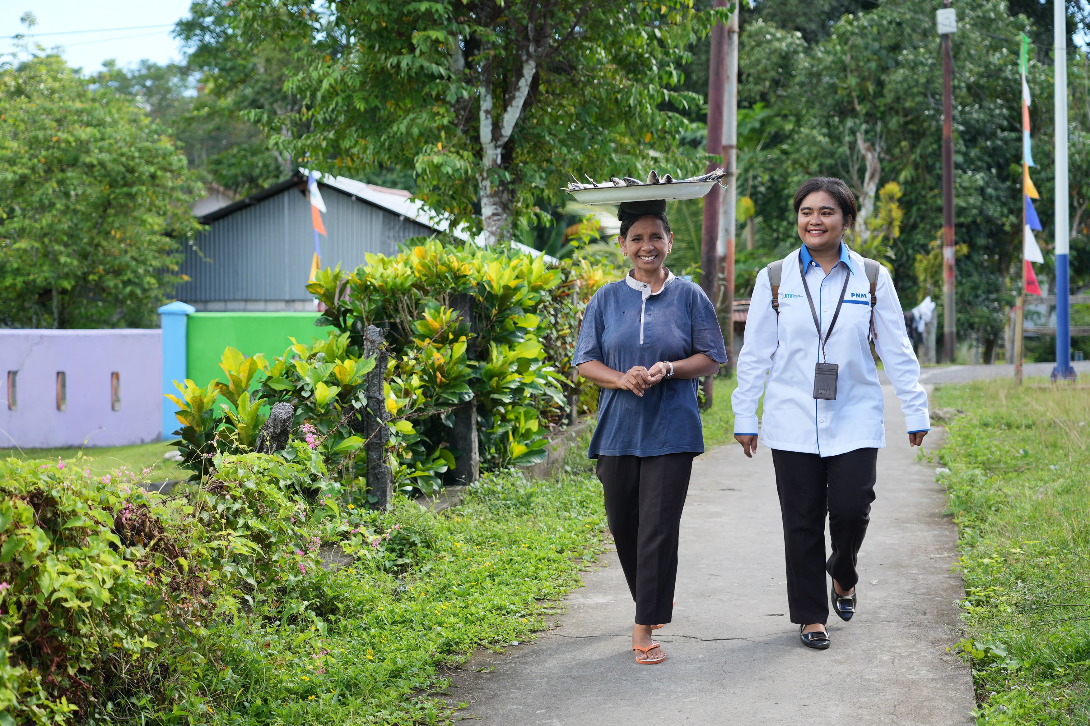 Kisah Ibu-Ibu Mekaar, Pahlawan Ekonomi Keluarga Indonesia