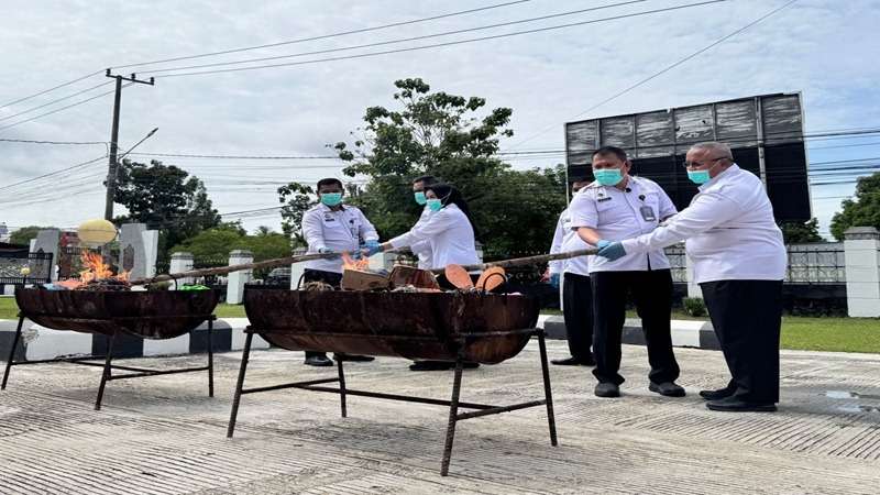 Direktur Jenderal Pemasyarakatan Kalteng Hancurkan Barang Bukti Razia, Tegaskan Komitmen Bersih Lapa