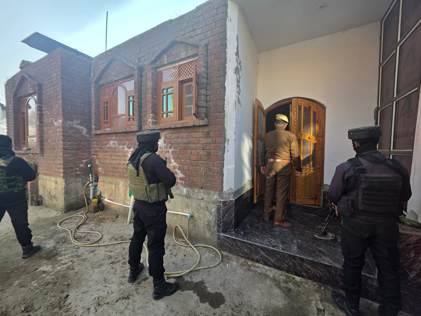 Shopian Police raid multiple Jel residences across district