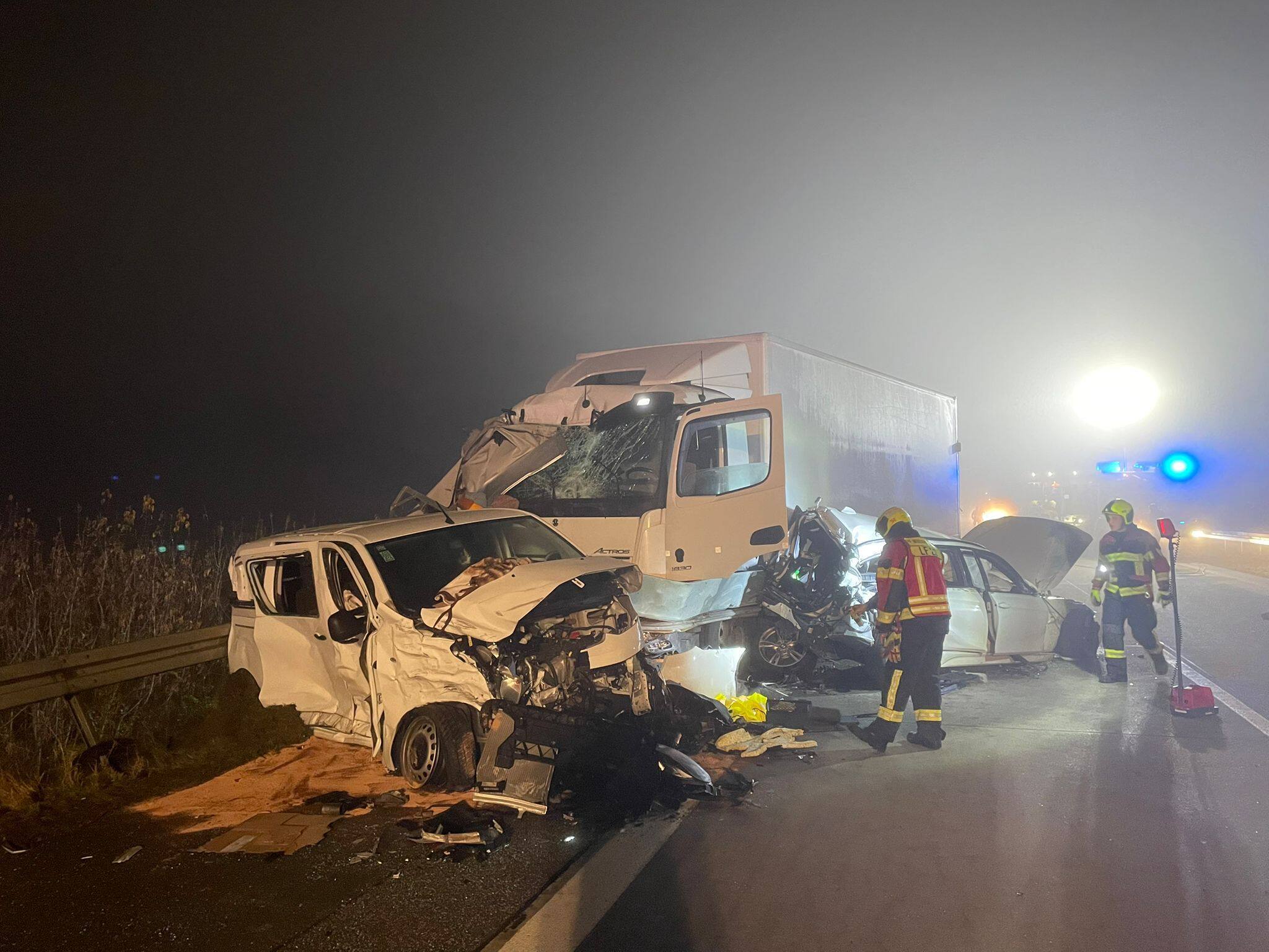 Wunderbar Unfall Auf Der A19 Fotos