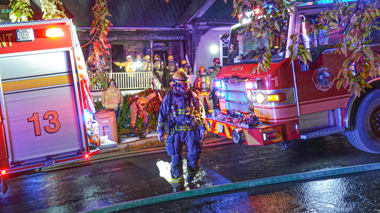 1 resident, 3 cats escape East Austin house fire