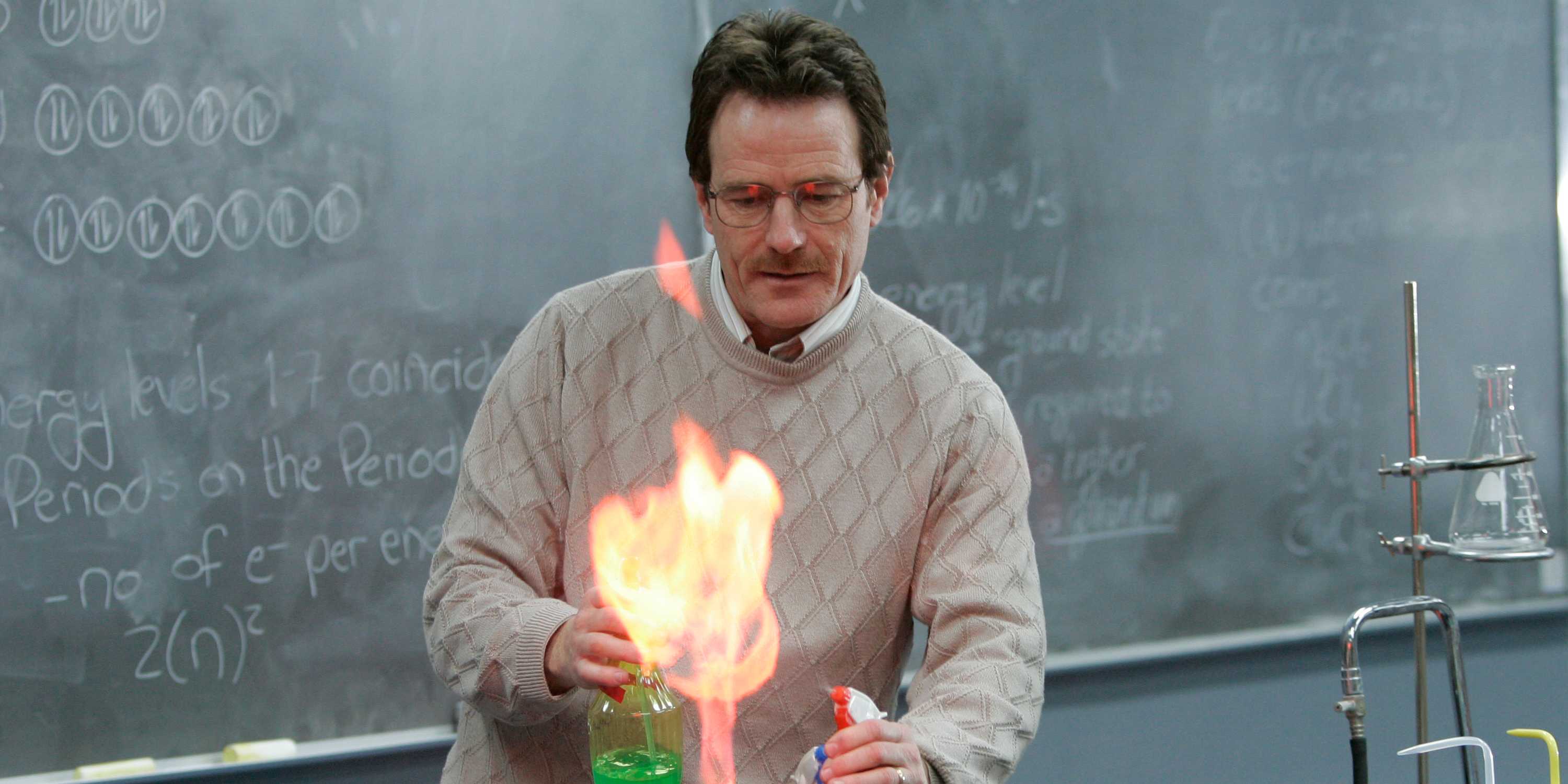 Breaking Bad S Pilot Episode Foreshadows Walter White S Transformation