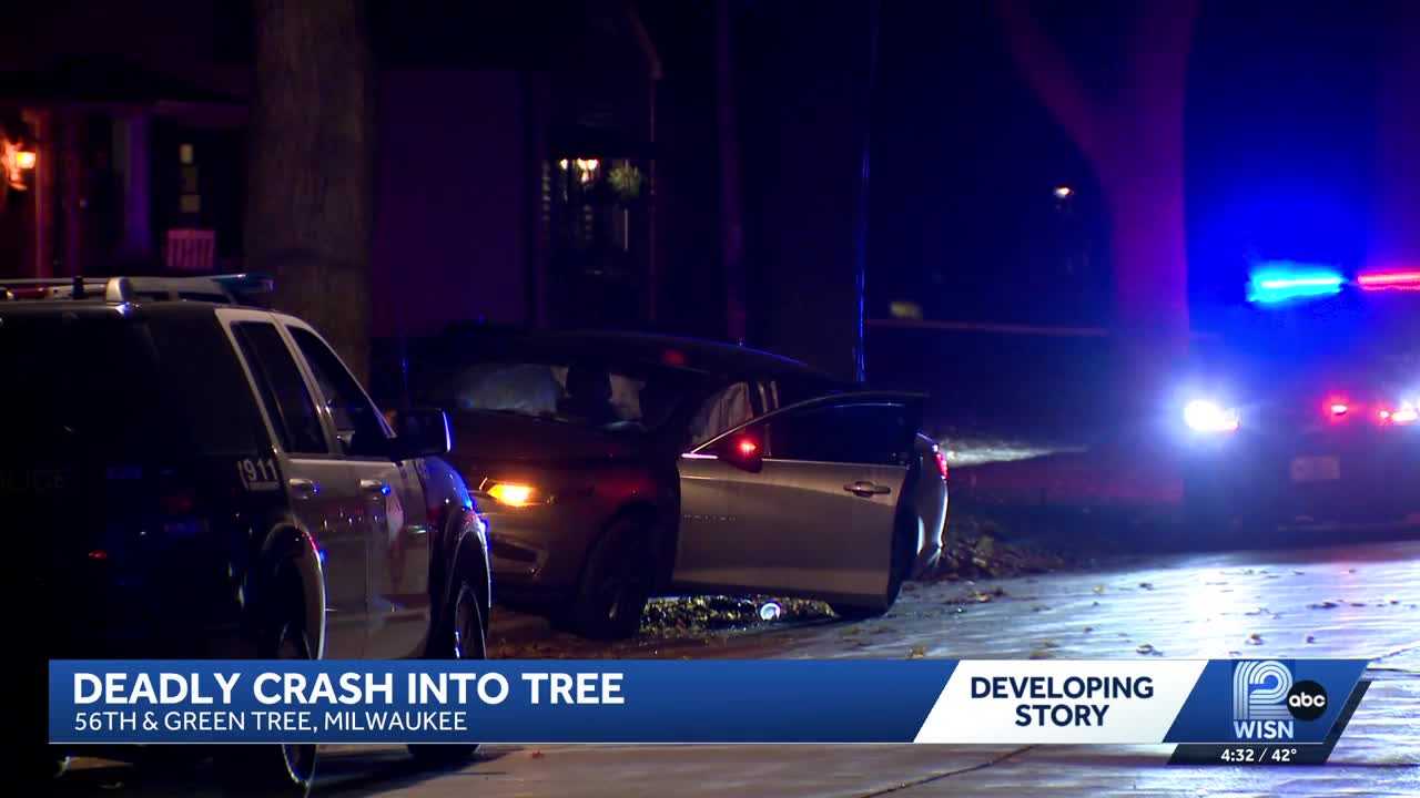 One person dead after car slams into tree in Milwaukee