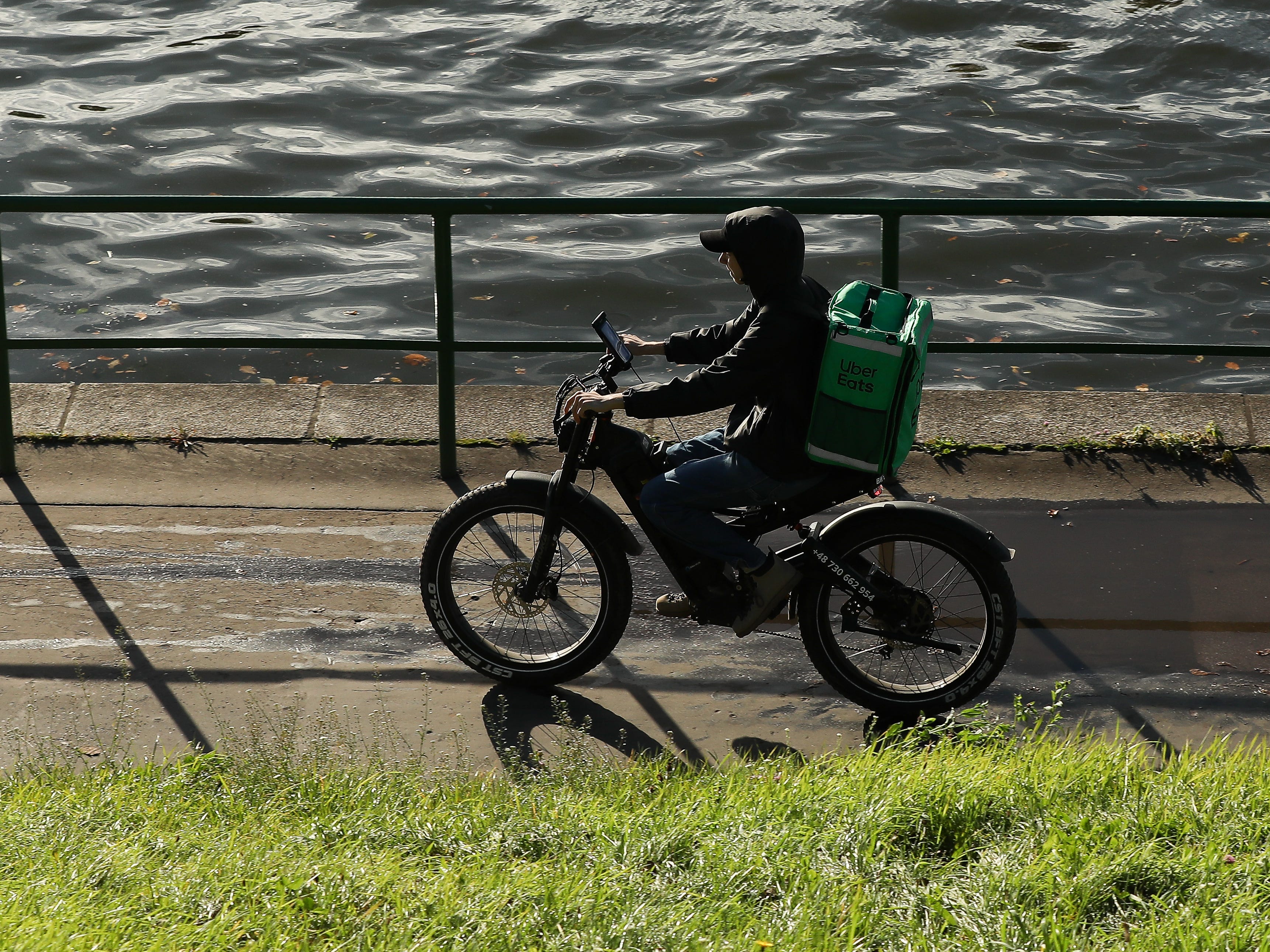 Uber and DoorDash now disclose when algorithms set prices. There's ...