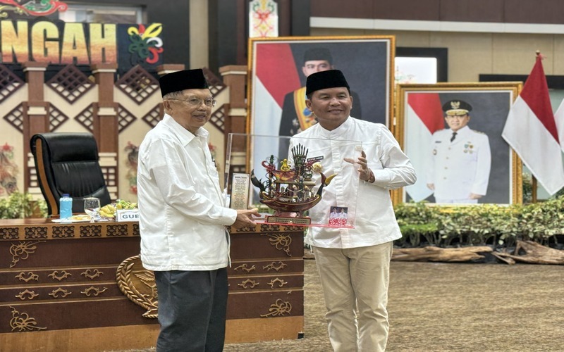 Jusuf Kalla Lantik Agustiar Sabran sebagai Ketua DMI Kalteng 2025–2030