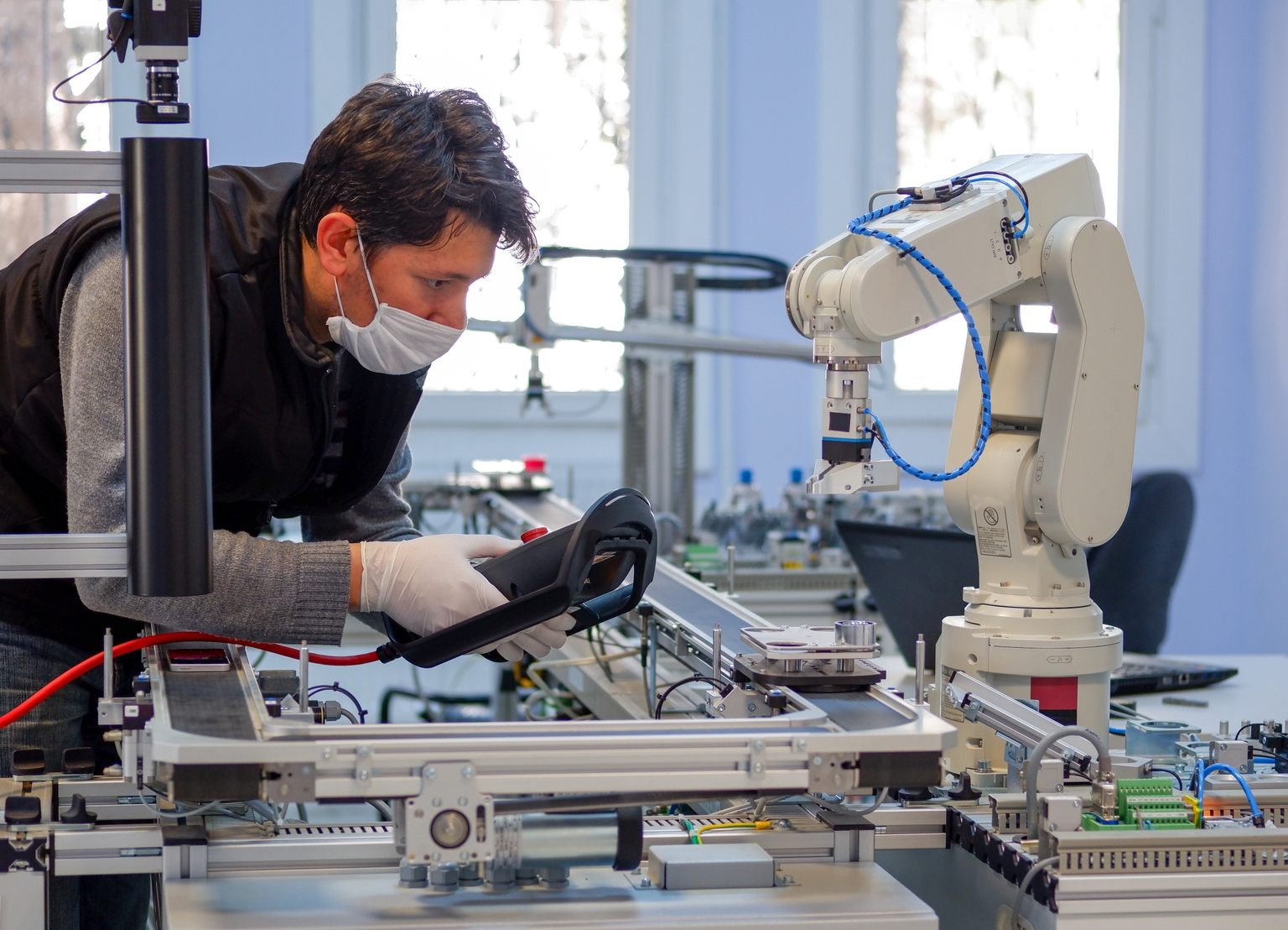 Stereotaxis shares drop after Q3 loss widens, GenesisX limited launch ...