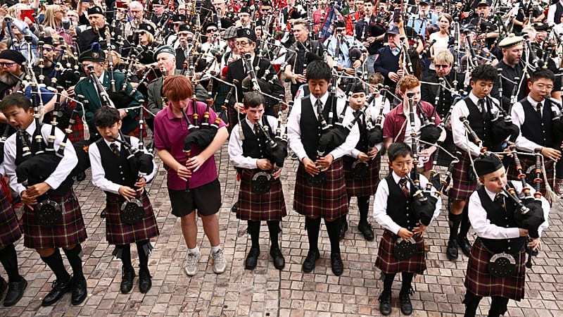 Bagpipers in Melbourne set world record with AC/DC performance