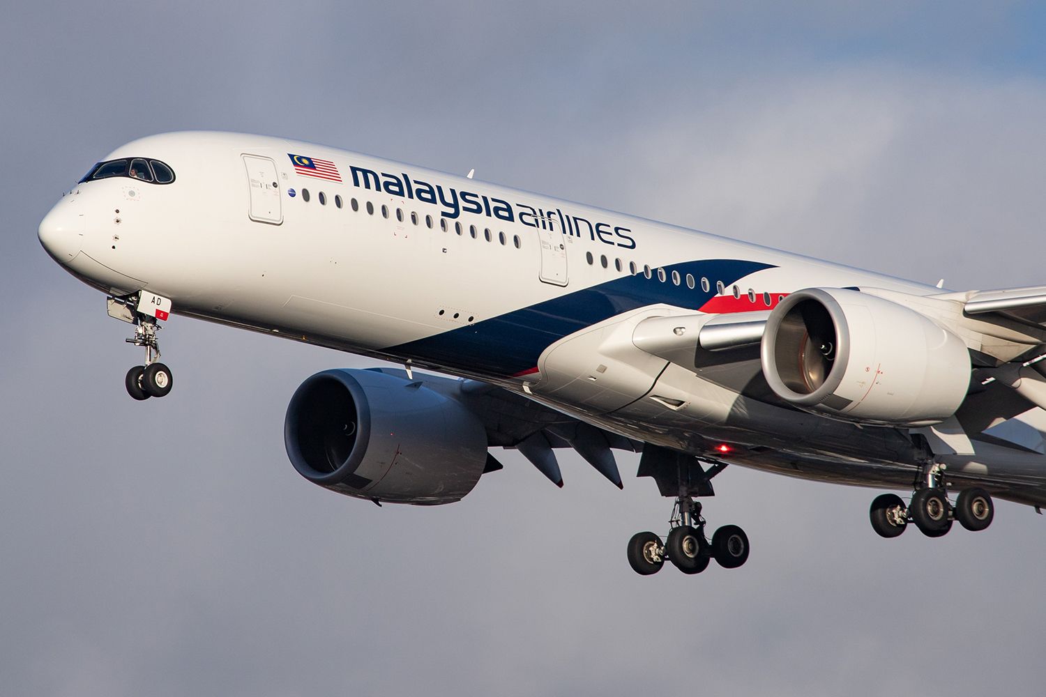 2 Planes Carrying Hundreds of Passengers Missed Construction Workers by ...
