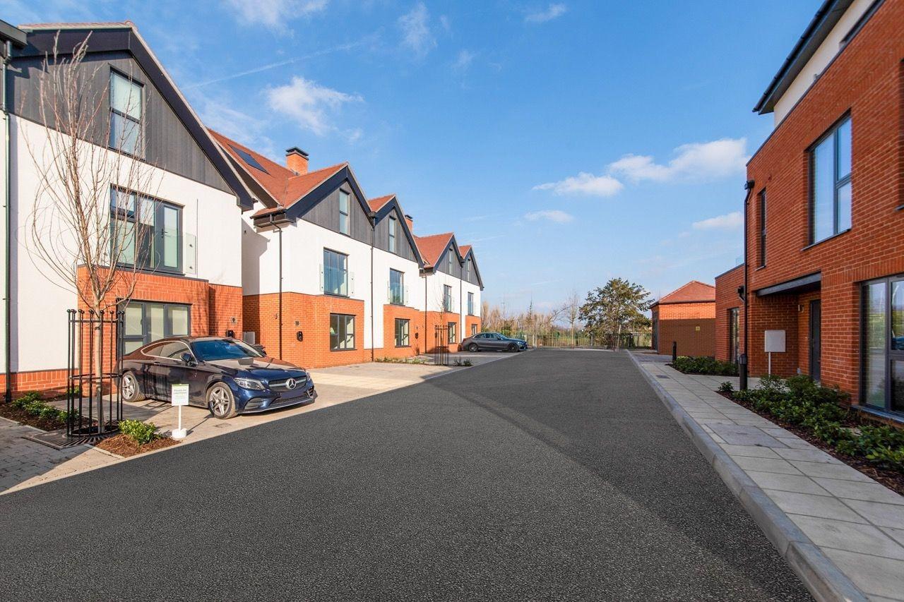 Construction of new housing development in Thames Ditton is completed