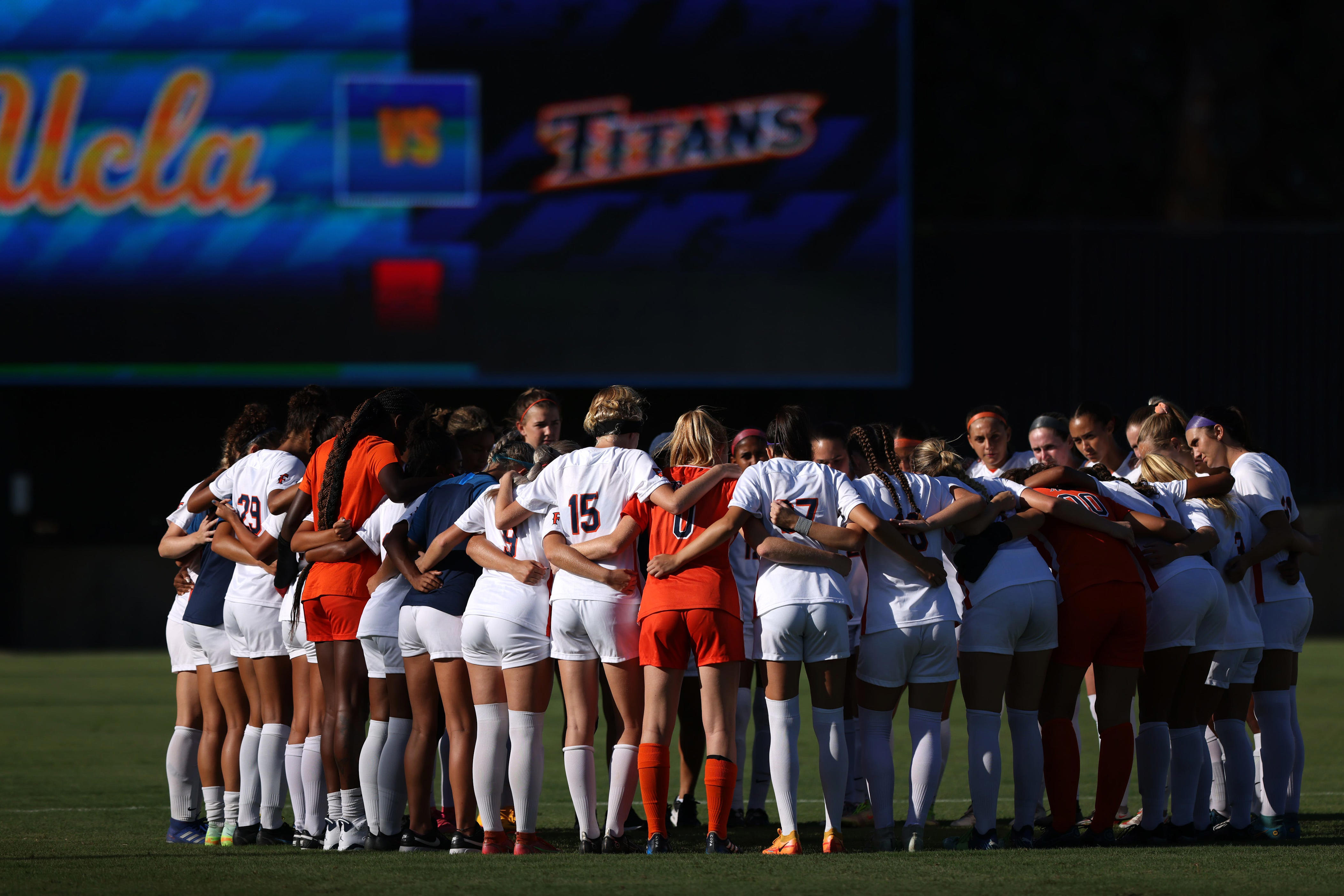 Cal State Fullerton player dies six weeks after escooter accident