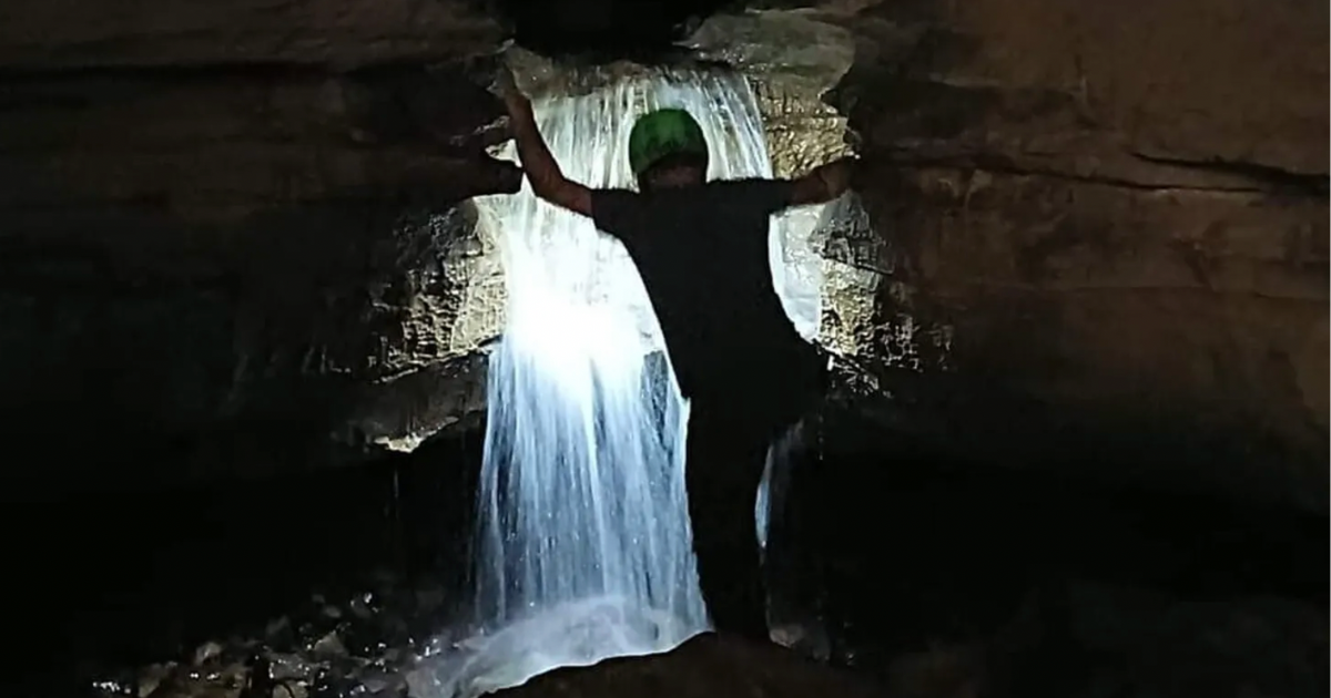 Only the Brave Attempt This Claustrophobic Hike in Alabama