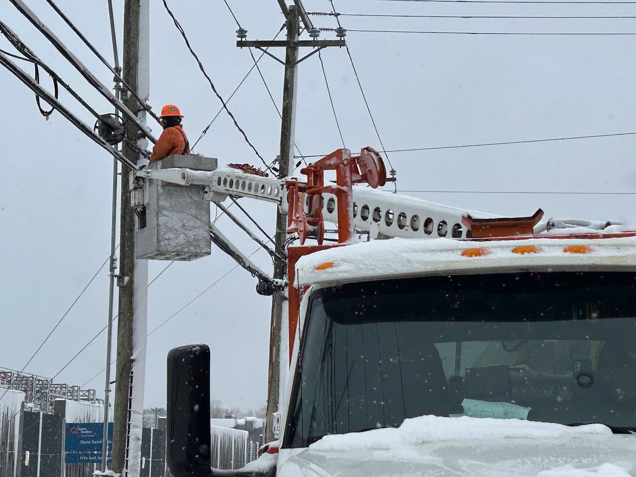Thousands still without power in Quebec after snowstorm