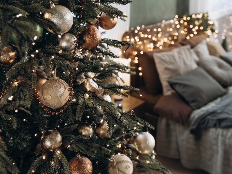 Vergessen Sie Kugeln: So schmücken alle ihren Weihnachtsbaum 2025 ...
