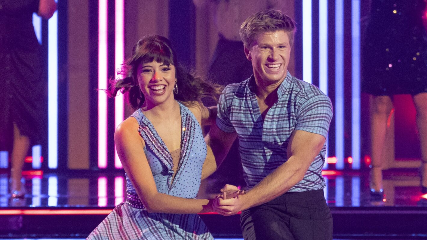 ‘DWTS’ Fans Ship Robert Irwin & Xochitl Gomez After Relay Pairing