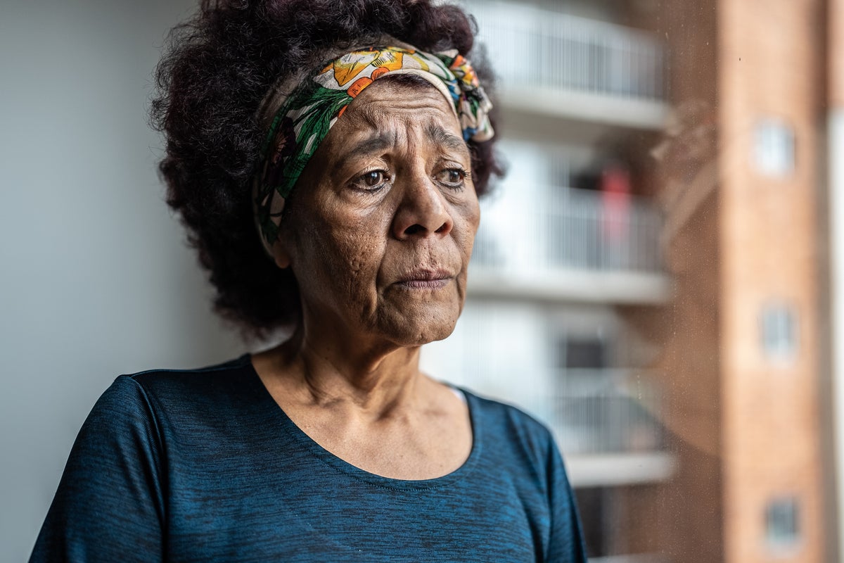 Experts find a link between how much money you make and dementia risk