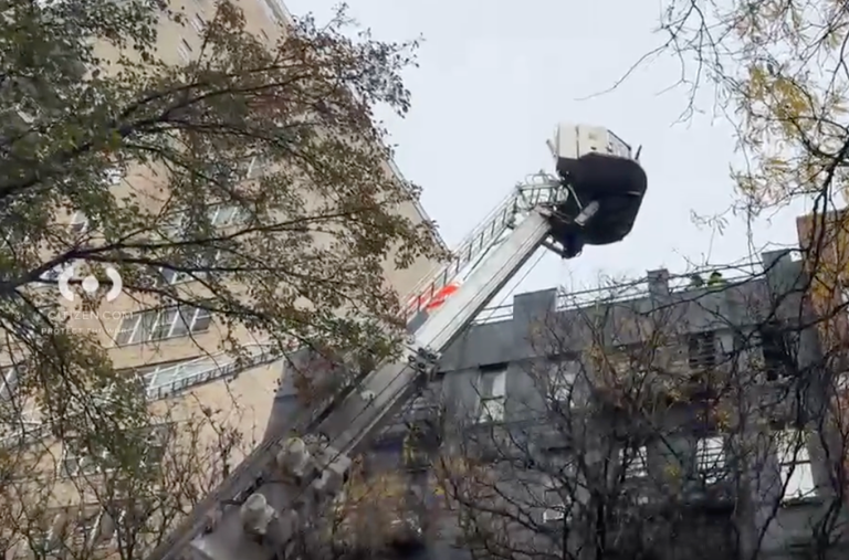 8 injured, 1 critical, in Upper East Side apartment fire
