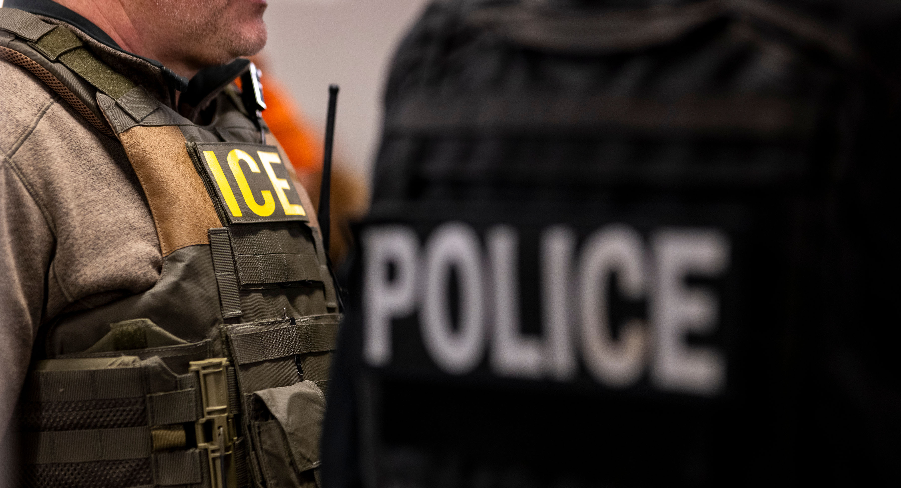 Siguen los operativos y arrestos de ICE en suburbios de Chicago
