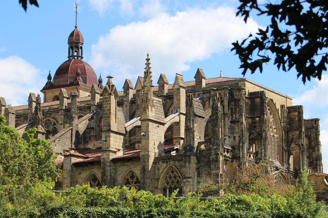 Abbaye de Saint Antoine a medieval abbey with a gothic architecture style