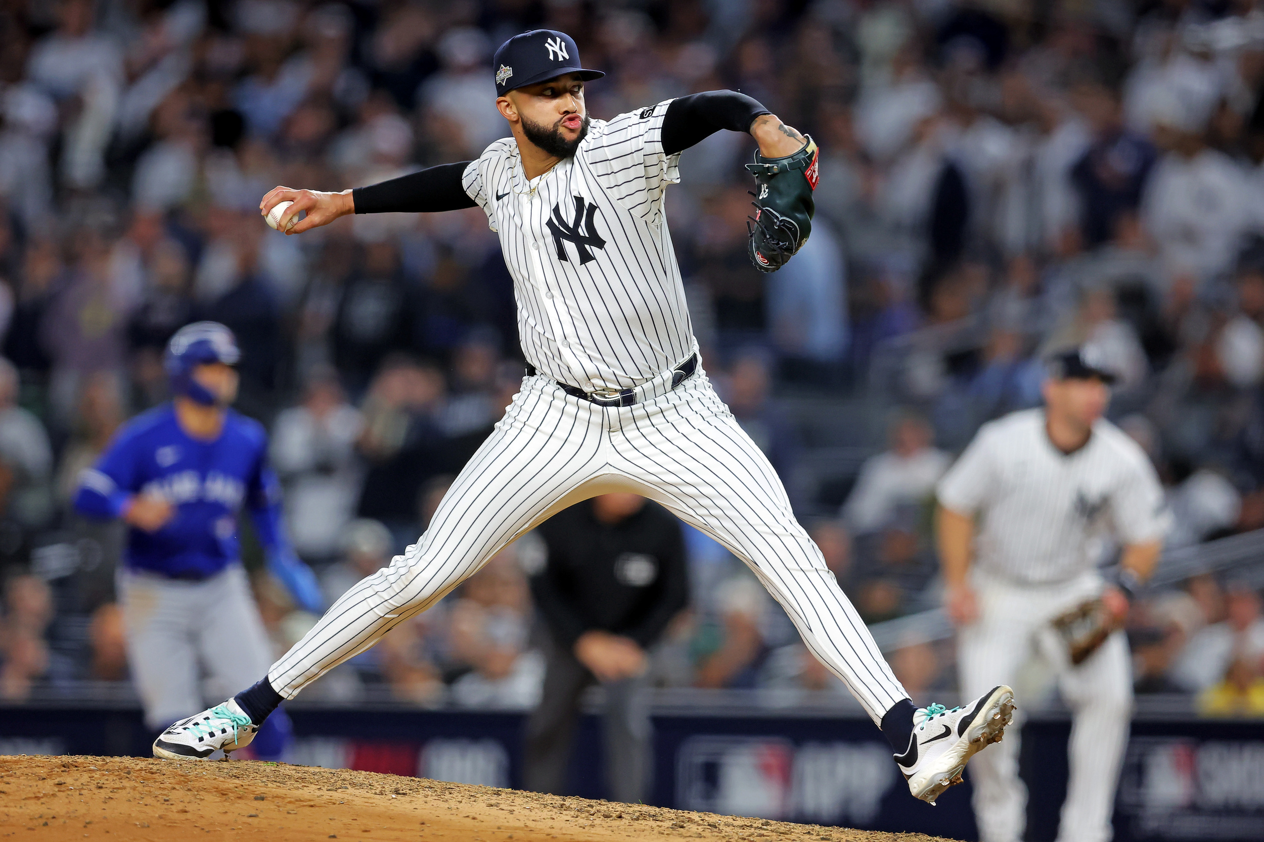 A third of MLB teams have reportedly contacted free-agent reliever ...
