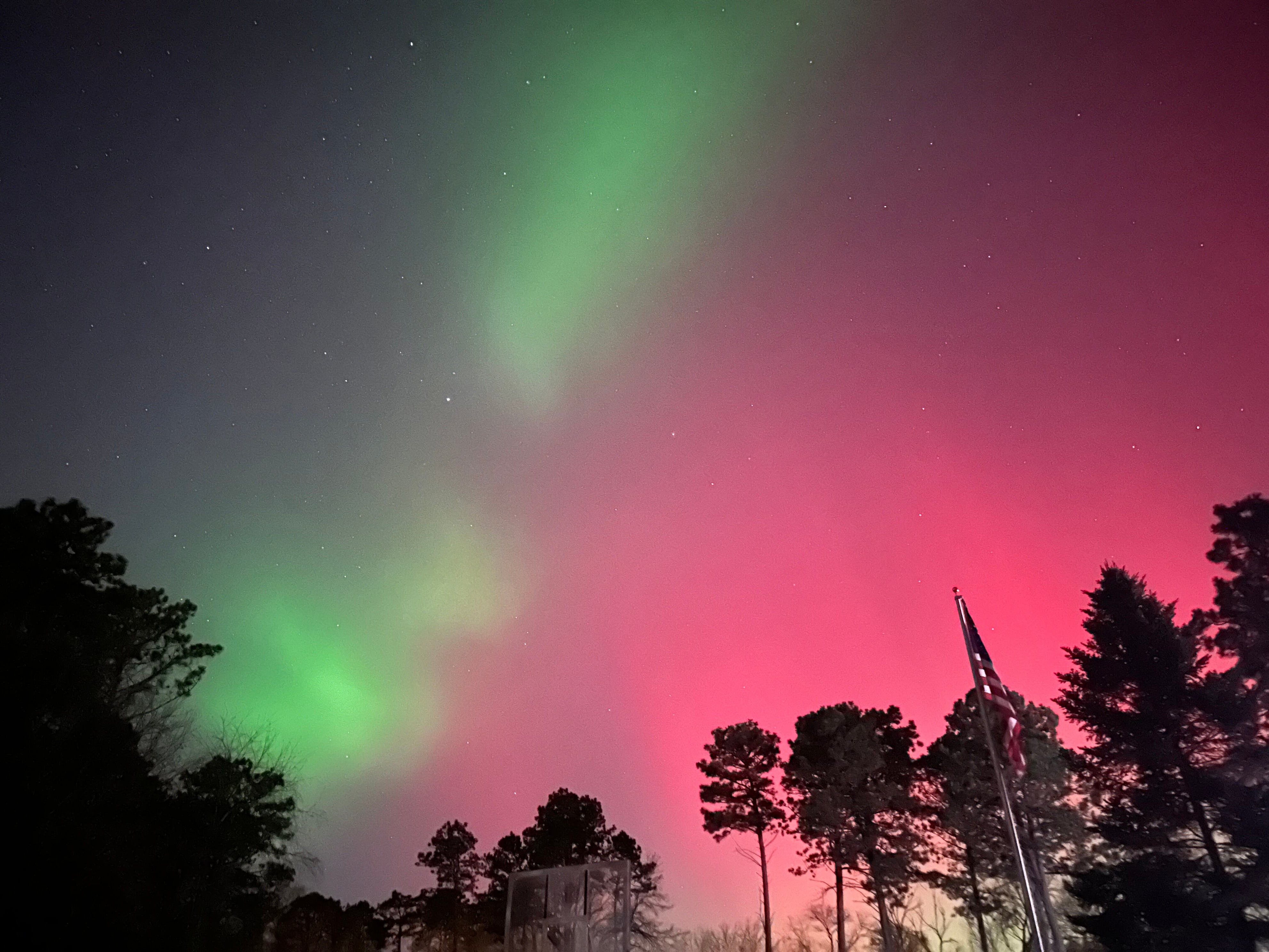 Northern Lights visible throughout the U.S., could see again tonight(02)