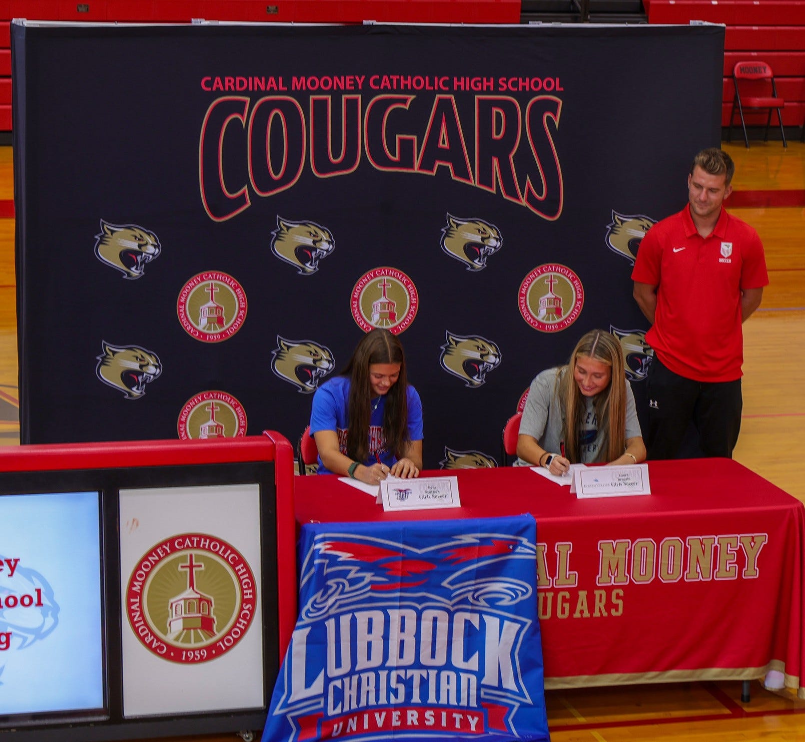 Manatee, Sarasota student-athletes make college choices on Fall 2025 ...