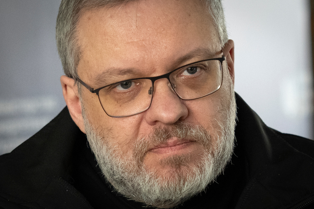 Altos ministros ucranianos presentan sus dimisiones mientras el país se ve sacudido por un escándalo de corrupción.