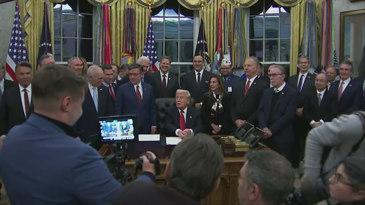Trump signs bill to end government shutdown