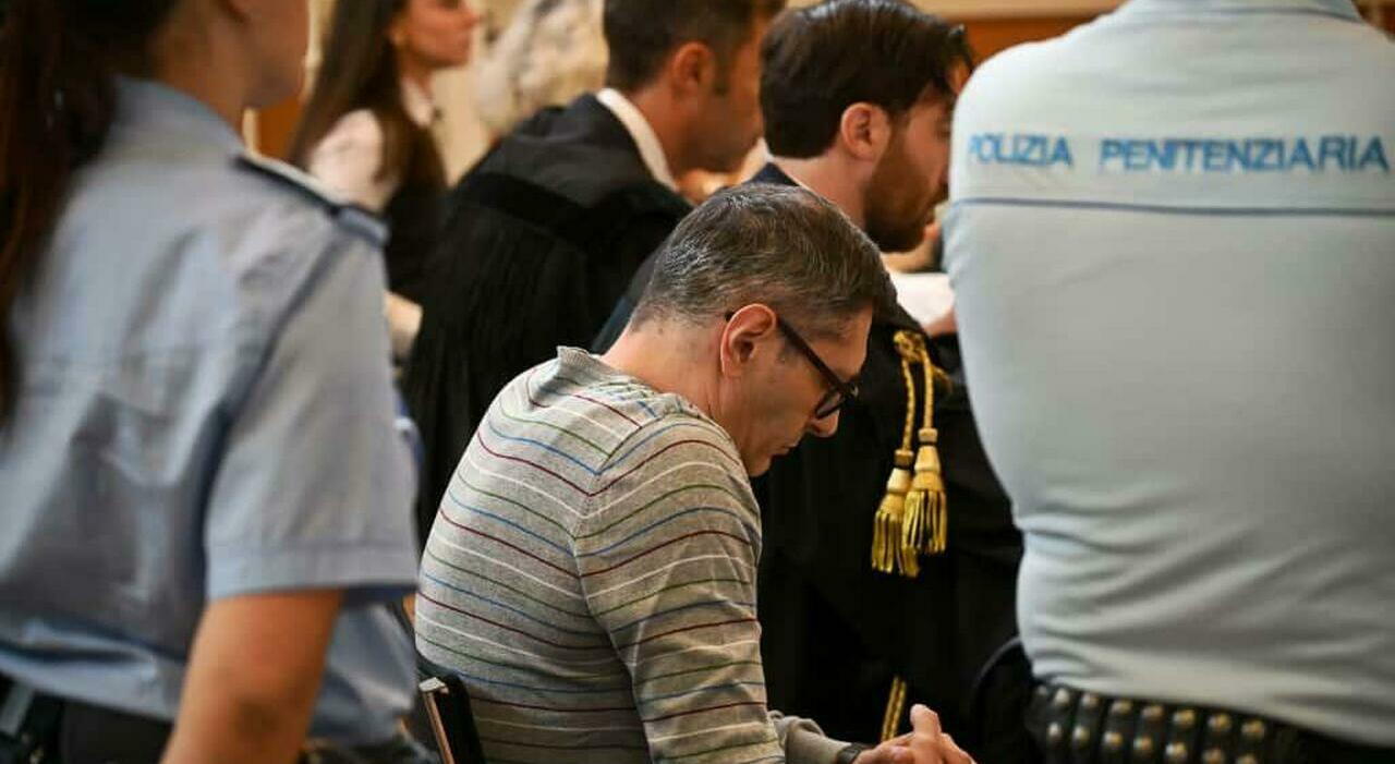 Ha ucciso i genitori a Fano, Luca Ricci in aula per ricostruire il ...