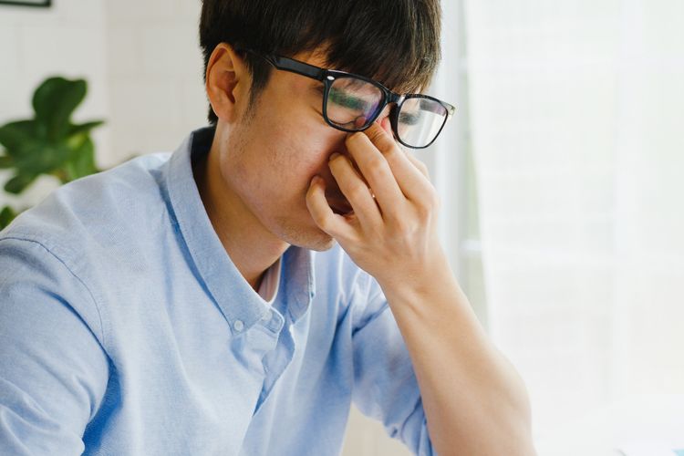 Sering Melihat Kilatan Cahaya di Ujung Mata? Ini Arti Photopsia dan Penyebabnya