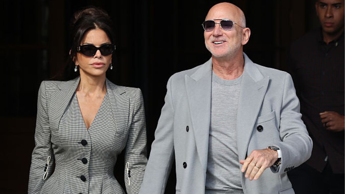 Lots of loose skin Lauren Sánchez’s cutout top reveals more than she