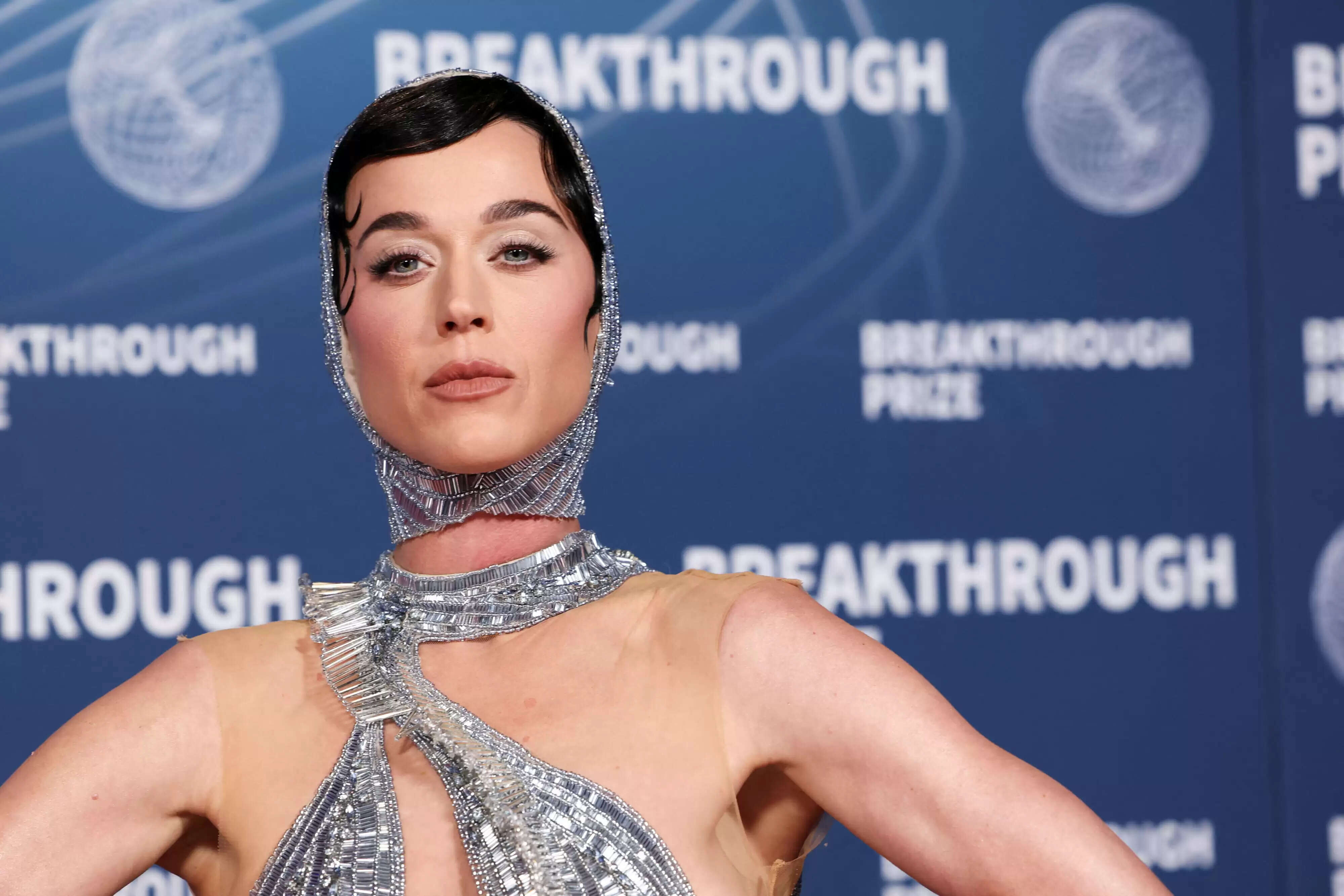 Katy Perry Celebrates New Single 'Bandaids' with Heartfelt Thanks to Fans(02)