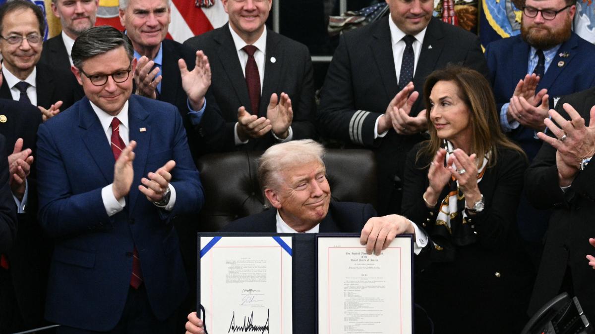Trump firma la ley que pone fin al cierre de Gobierno más largo de la ...