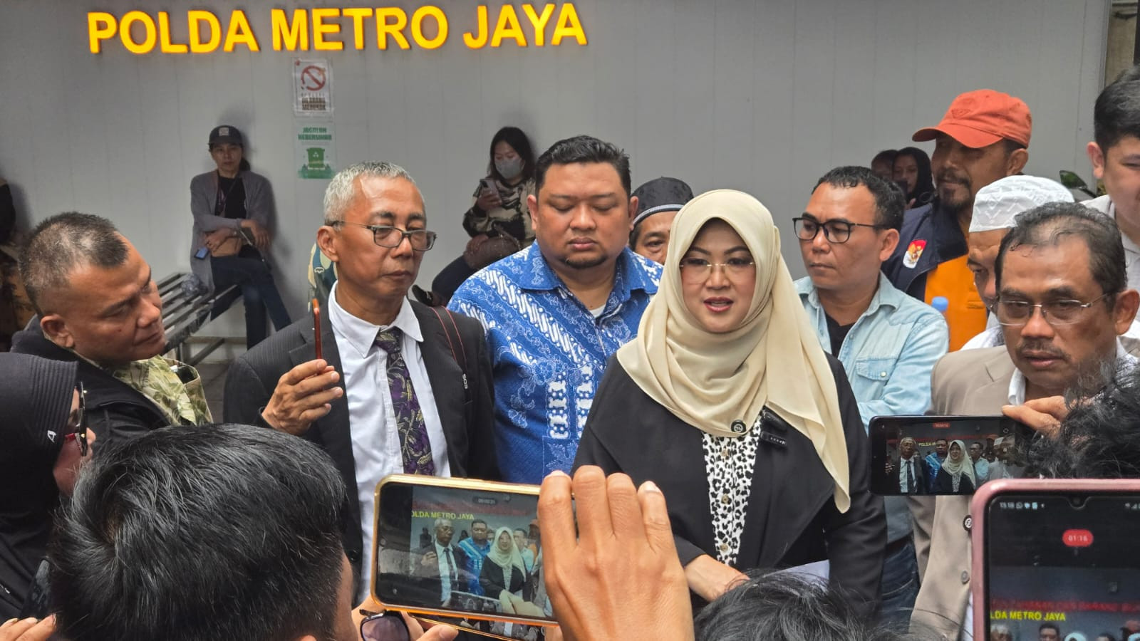 Endus Aroma Kriminalisasi, Dokter Tifa Sebut Ada yang Ingin Membungkam Kerja Ilmiahnya