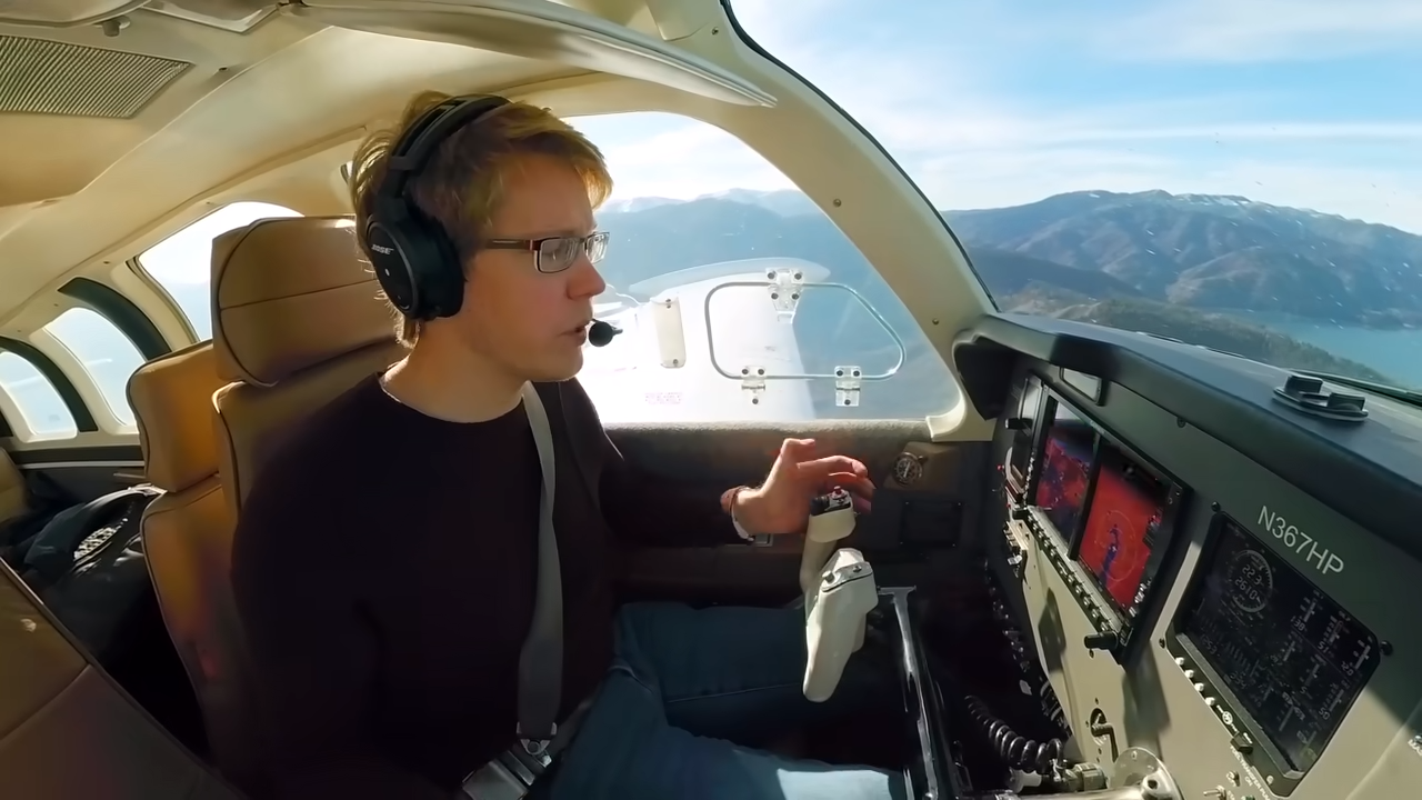 How a Simple Flight Service Call Revealed a Serious FAA Problem