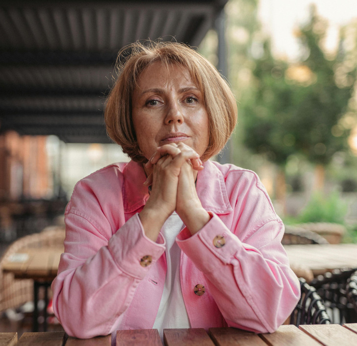 J’ai dit à mon fils que sa petite amie ne pouvait pas vivre chez nous si elle ne contribuait pas, et ça s’est retourné contre moi