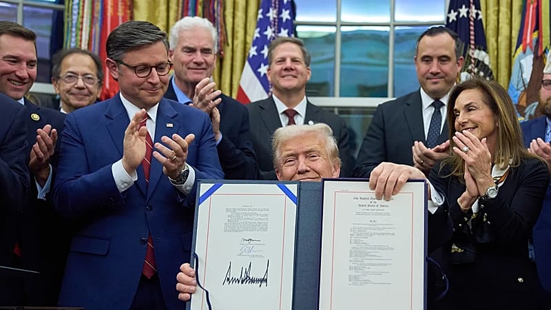Trump firma la ley de financiación y pone fin al cierre del Gobierno de ...