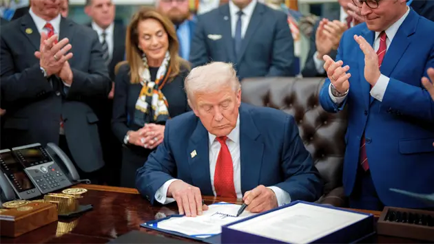 Trump firma el fin del cierre de Gobierno más largo en la historia de EU