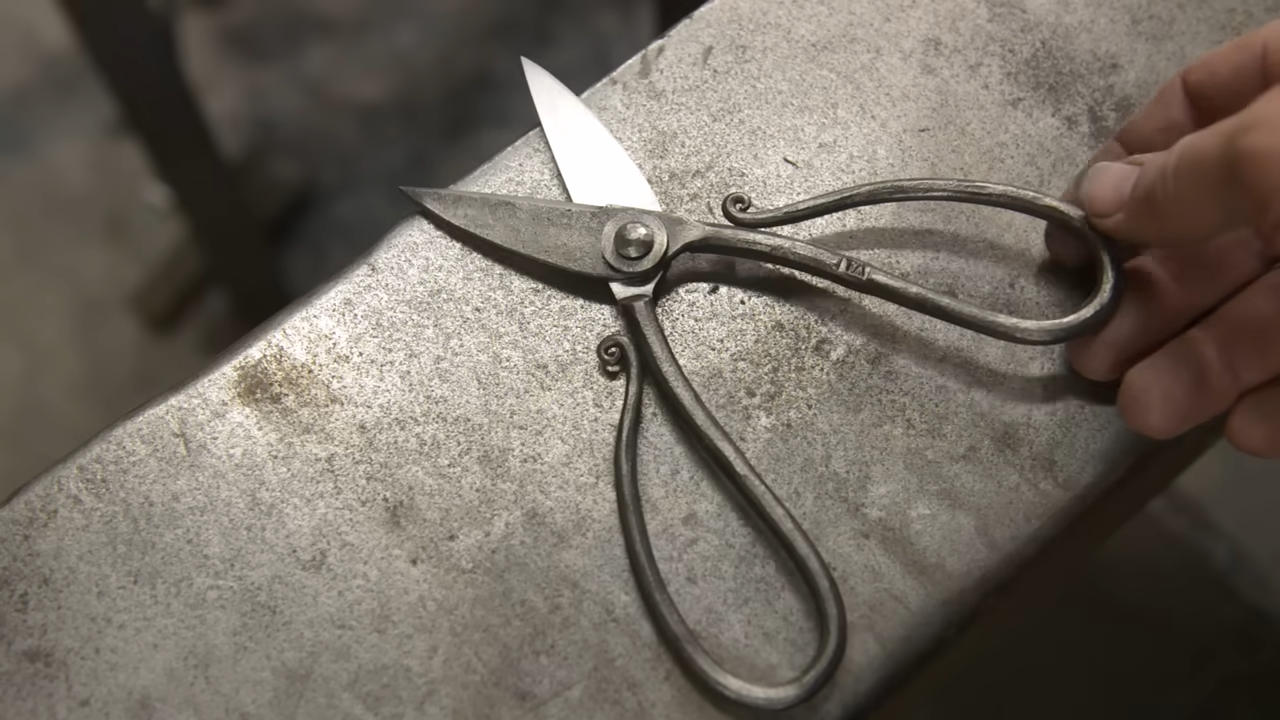 How I forged a working pair of scissors from raw steel