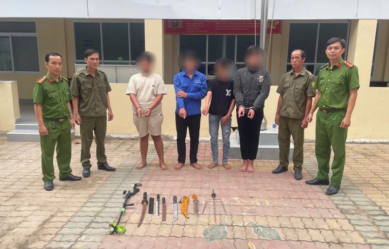 Nhóm 'giang hồ nhí' mang dao, mã tấu đi giải quyết mâu thuẫn ở TP.HCM