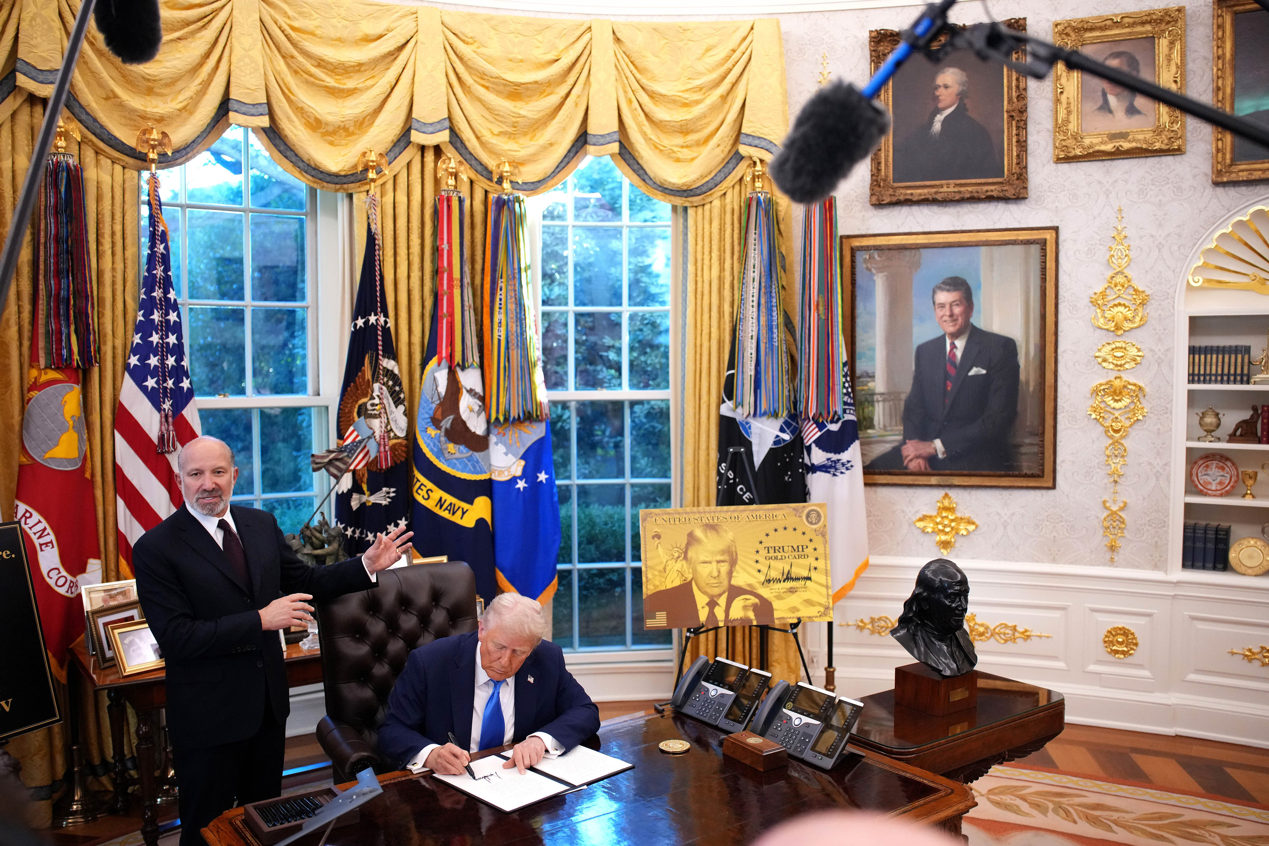 Home Depot flooded with Trump jokes mocking Oval Office decor