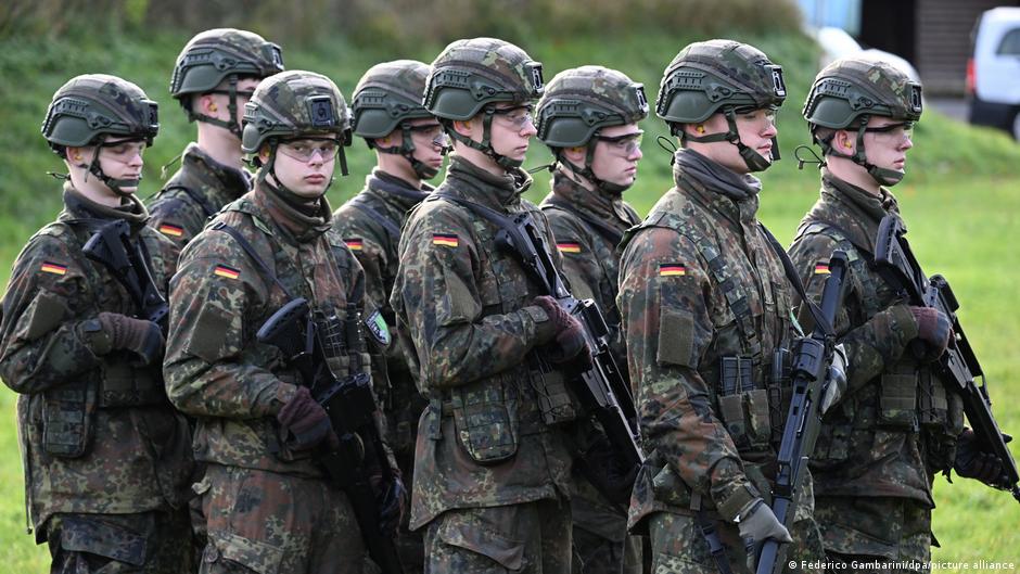 German coalition government agrees new military service plan