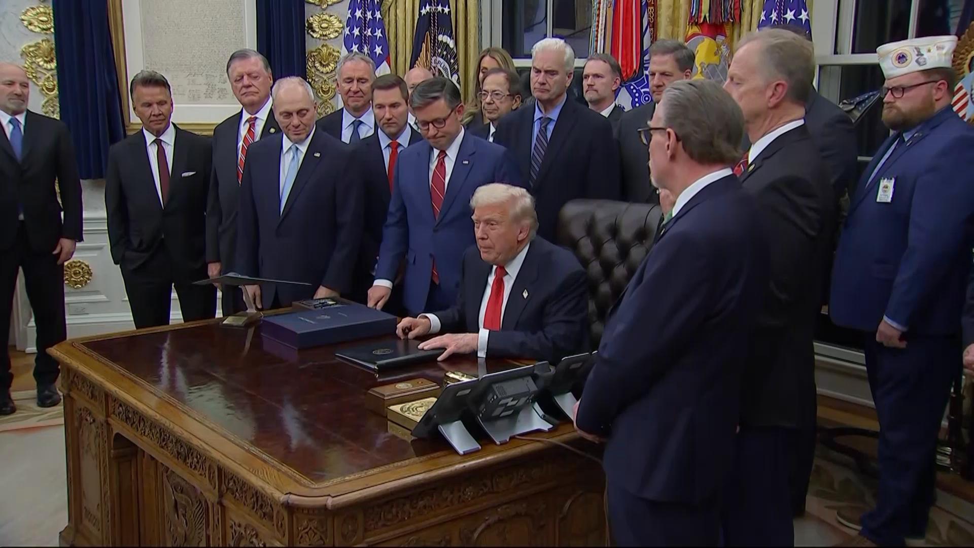 Trump signs government funding bill, ending shutdown after record 43 ...