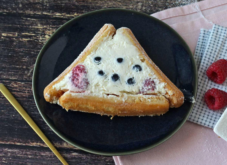 Passo 9 - Bolo tronco de Natal com frutas vermelhas: sem forma